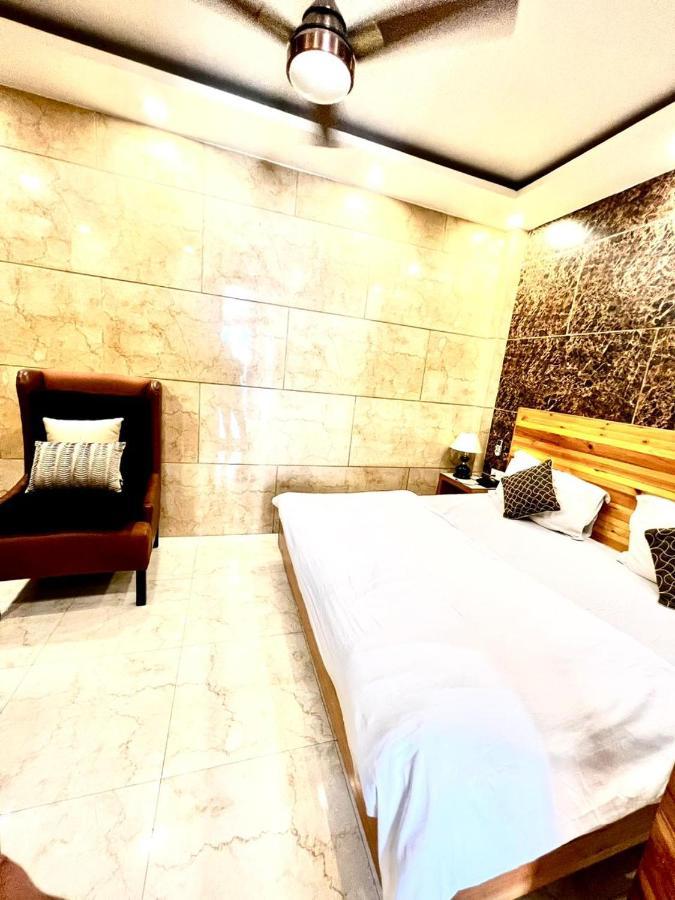 Divine Studios Rajouri Garden New Delhi Buitenkant foto