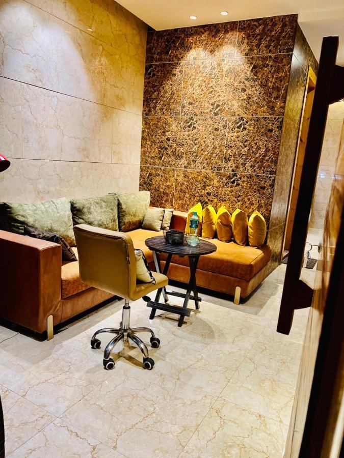 Divine Studios Rajouri Garden New Delhi Buitenkant foto