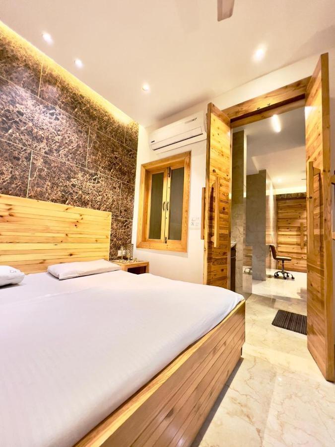 Divine Studios Rajouri Garden New Delhi Buitenkant foto