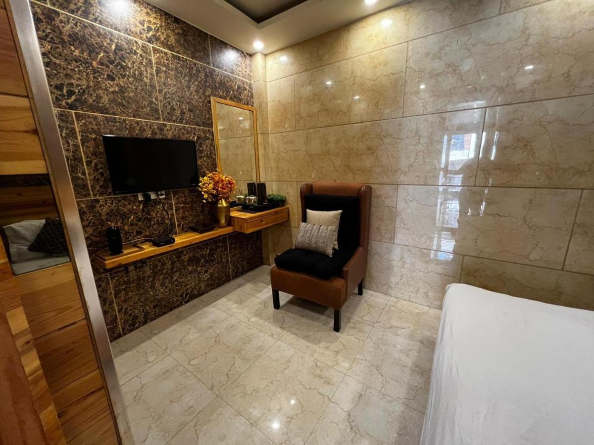 Divine Studios Rajouri Garden New Delhi Buitenkant foto
