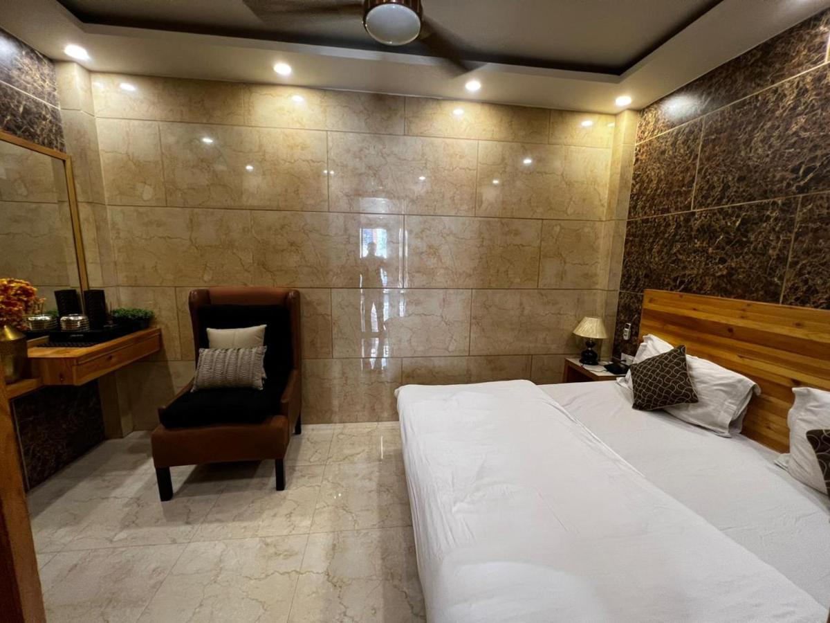 Divine Studios Rajouri Garden New Delhi Buitenkant foto