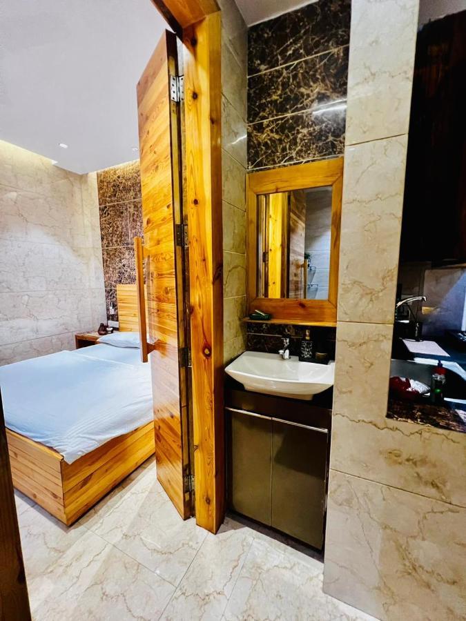 Divine Studios Rajouri Garden New Delhi Buitenkant foto