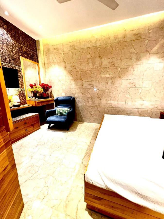 Divine Studios Rajouri Garden New Delhi Buitenkant foto