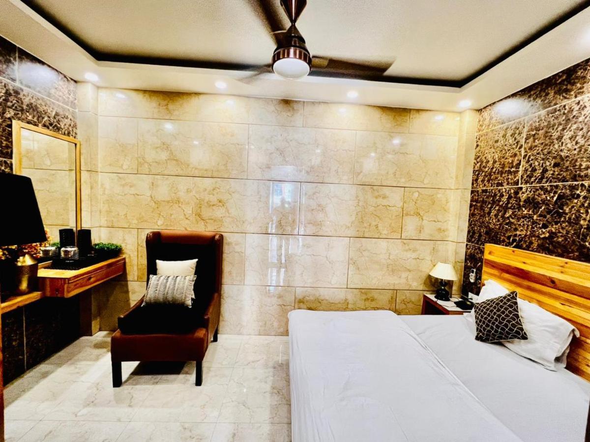 Divine Studios Rajouri Garden New Delhi Buitenkant foto